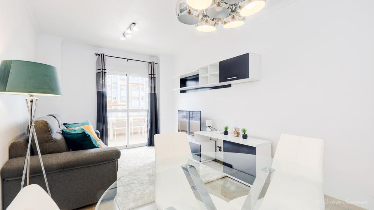Cozy Apartment Overlooking Estepona'S Marina! Esterno foto