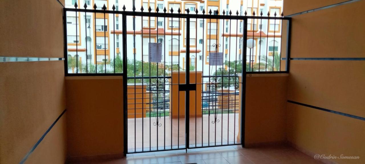 Cozy Apartment Overlooking Estepona'S Marina! Esterno foto